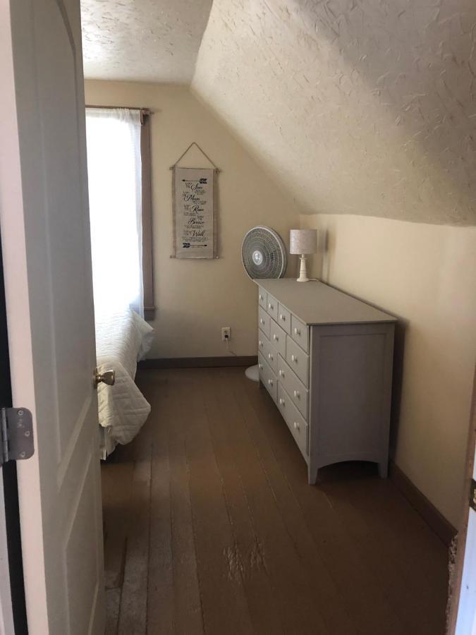 Downtown 2 Bedroom Cottage, Sleeps 6, Walking Distance To Honeywell, Downtown Restaurants, Shopping Wabash Kültér fotó
