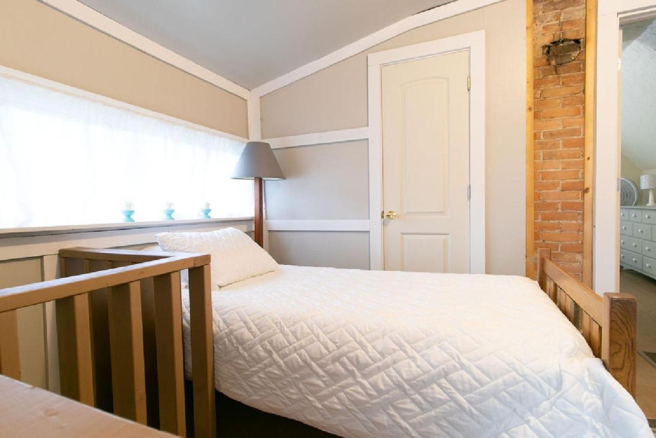 Downtown 2 Bedroom Cottage, Sleeps 6, Walking Distance To Honeywell, Downtown Restaurants, Shopping Wabash Kültér fotó