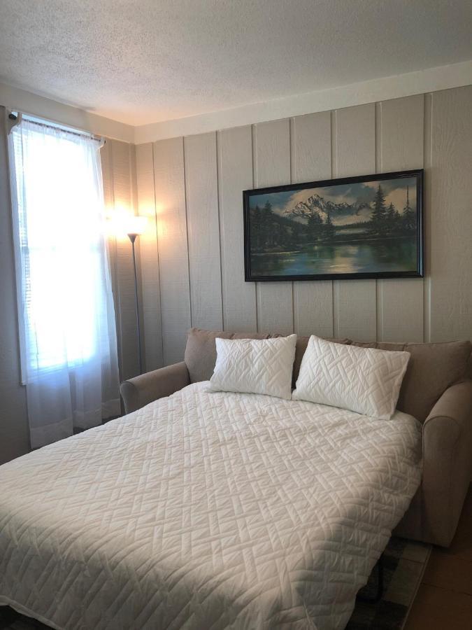 Downtown 2 Bedroom Cottage, Sleeps 6, Walking Distance To Honeywell, Downtown Restaurants, Shopping Wabash Kültér fotó