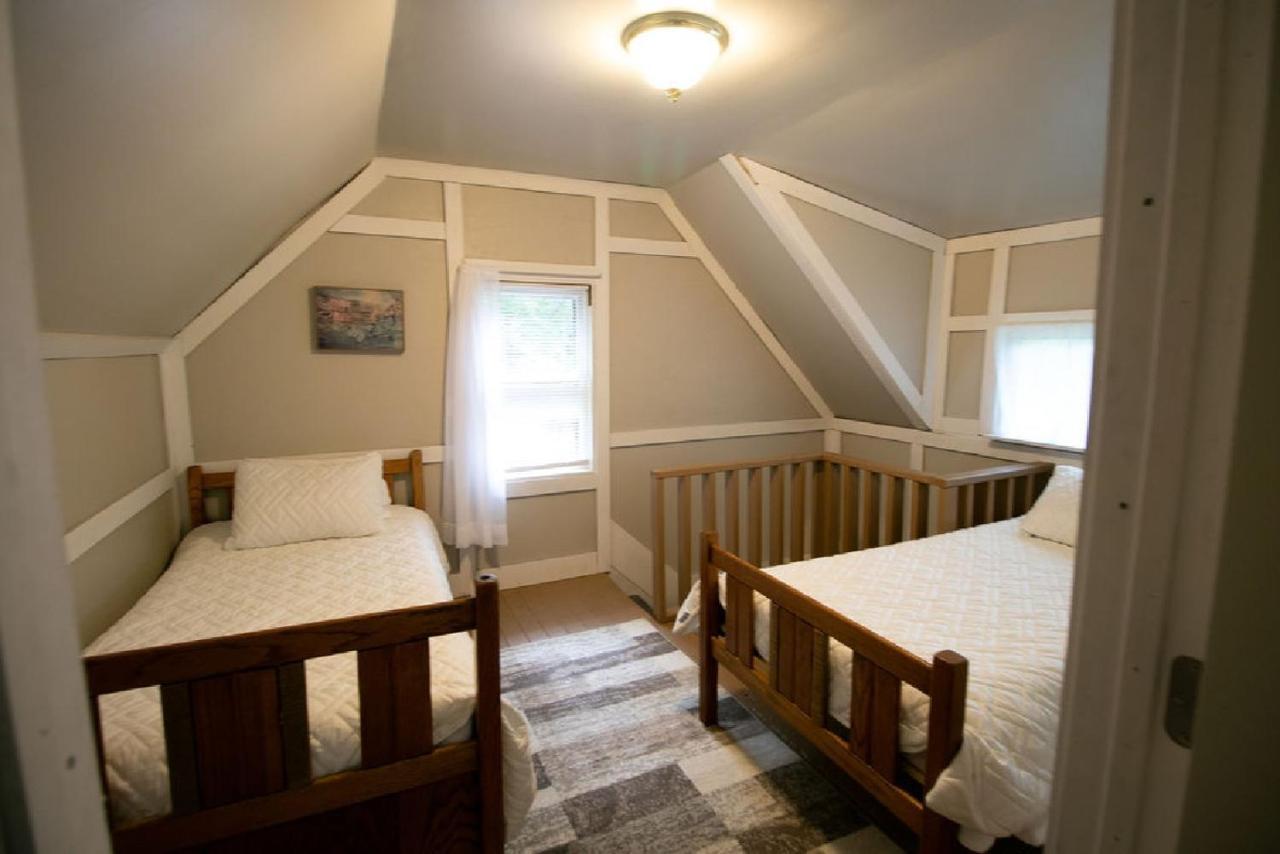 Downtown 2 Bedroom Cottage, Sleeps 6, Walking Distance To Honeywell, Downtown Restaurants, Shopping Wabash Kültér fotó