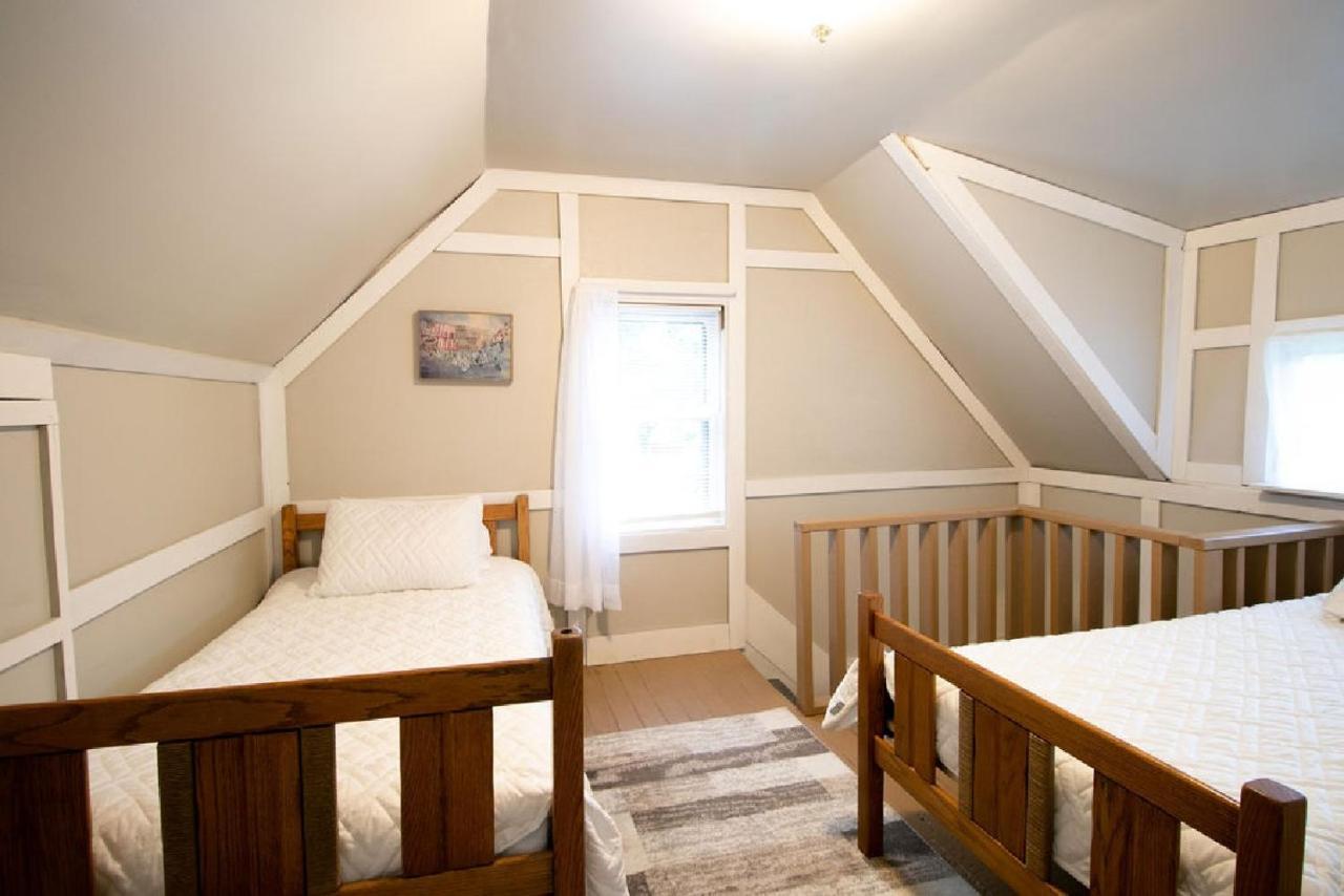 Downtown 2 Bedroom Cottage, Sleeps 6, Walking Distance To Honeywell, Downtown Restaurants, Shopping Wabash Kültér fotó
