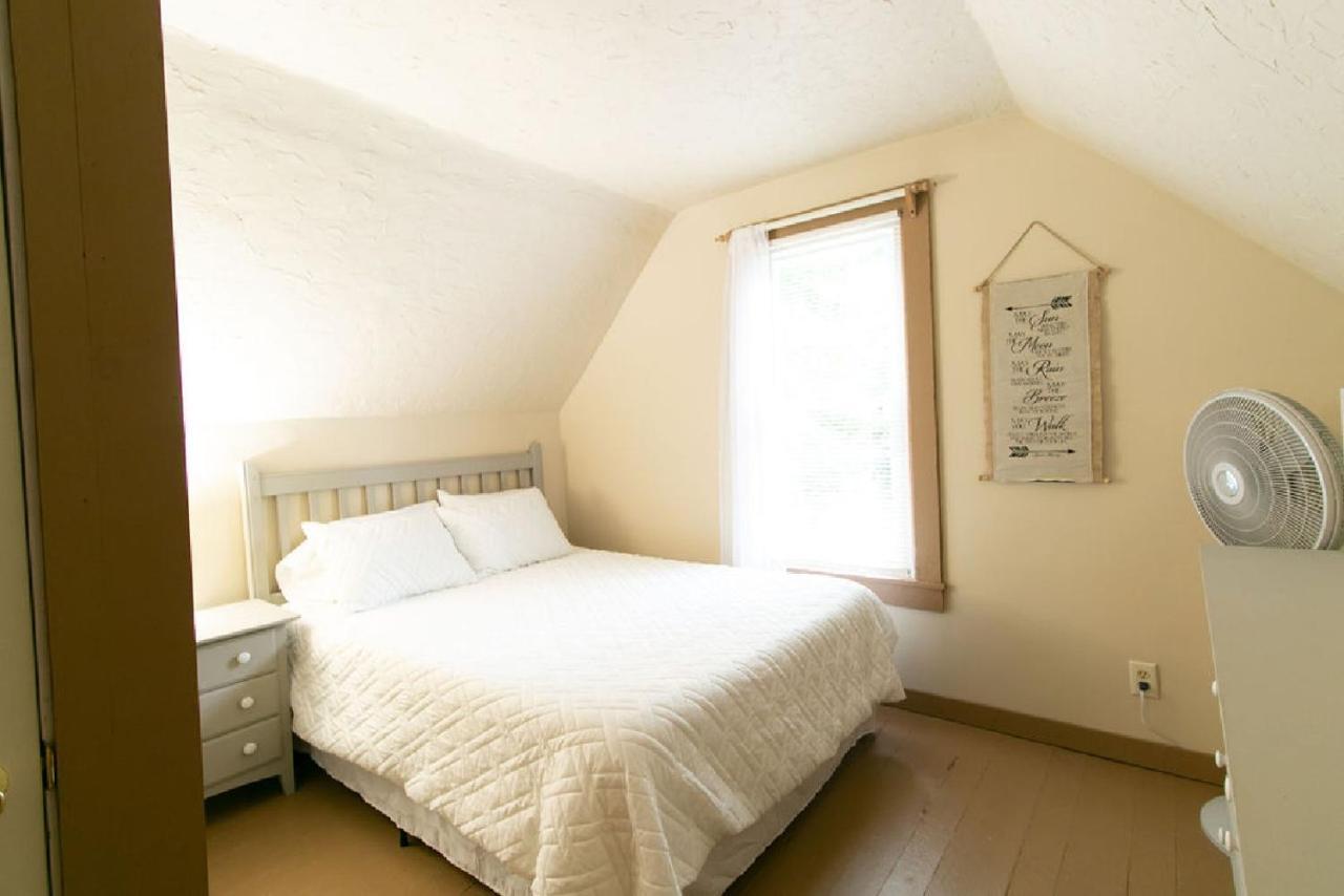 Downtown 2 Bedroom Cottage, Sleeps 6, Walking Distance To Honeywell, Downtown Restaurants, Shopping Wabash Kültér fotó