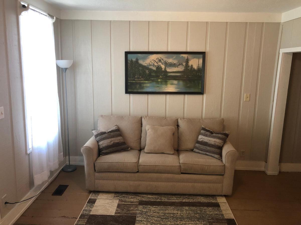 Downtown 2 Bedroom Cottage, Sleeps 6, Walking Distance To Honeywell, Downtown Restaurants, Shopping Wabash Kültér fotó