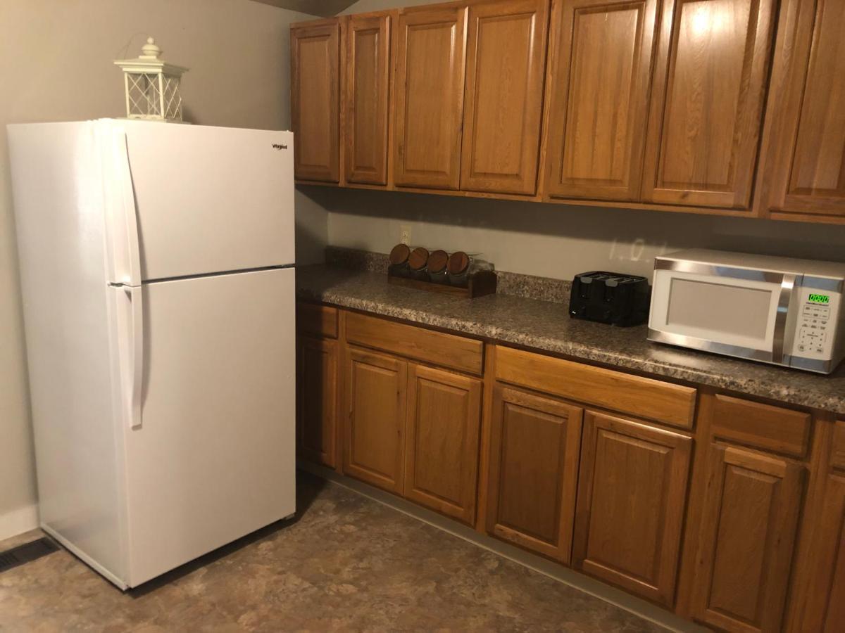 Downtown 2 Bedroom Cottage, Sleeps 6, Walking Distance To Honeywell, Downtown Restaurants, Shopping Wabash Kültér fotó
