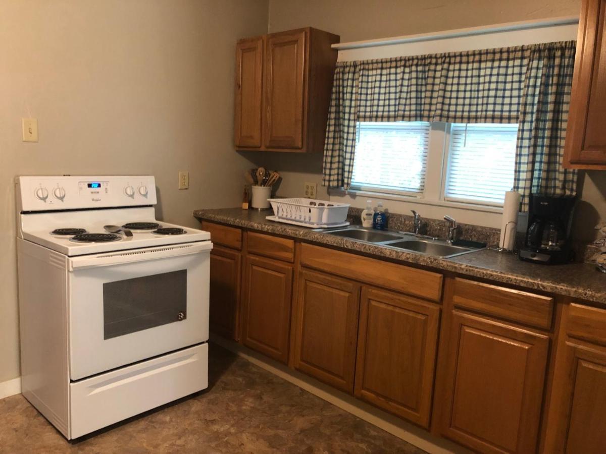 Downtown 2 Bedroom Cottage, Sleeps 6, Walking Distance To Honeywell, Downtown Restaurants, Shopping Wabash Kültér fotó