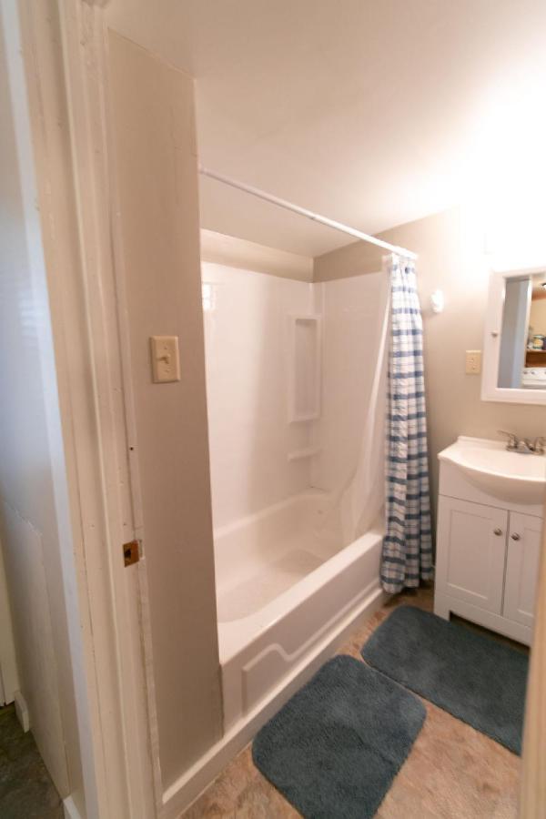 Downtown 2 Bedroom Cottage, Sleeps 6, Walking Distance To Honeywell, Downtown Restaurants, Shopping Wabash Kültér fotó